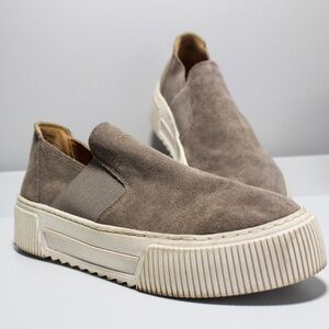 Grey Crown Vintage Women’s Size 8 Slip On Shoe Preowned. Sale Price OBO